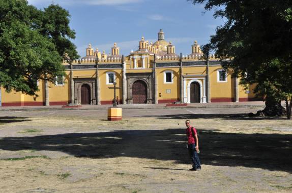 Praças e igrejas de Cholula, no México